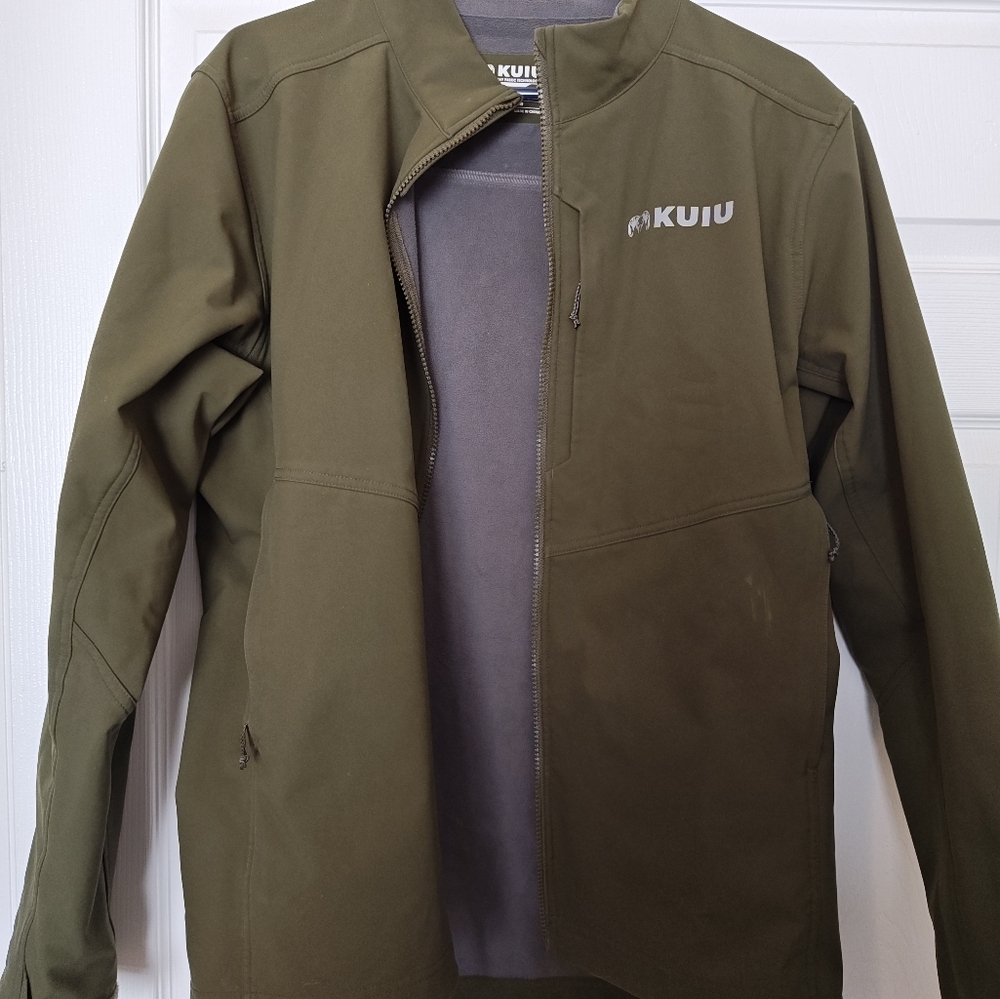 Kuiu Rubicon large softshell jacket -outdoors/casual/hunting - olive color -DWR
